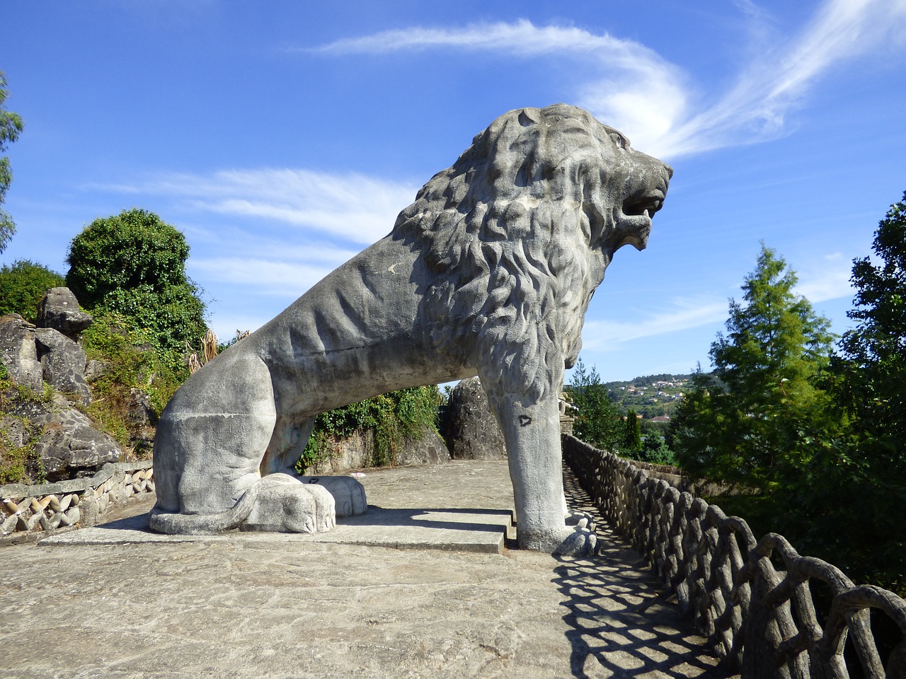 lion statue park free photo
