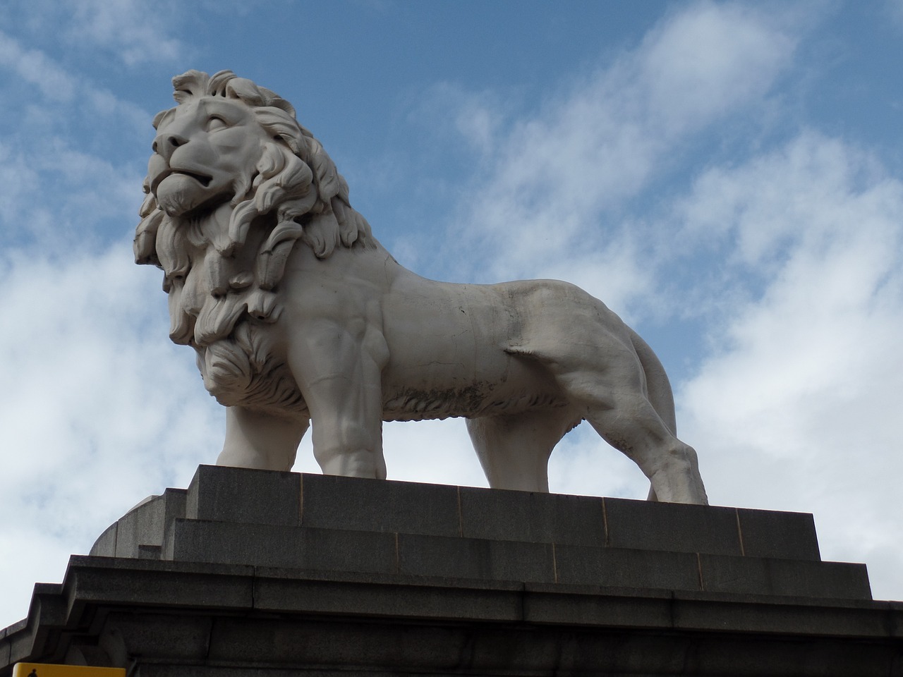 lion london image free photo