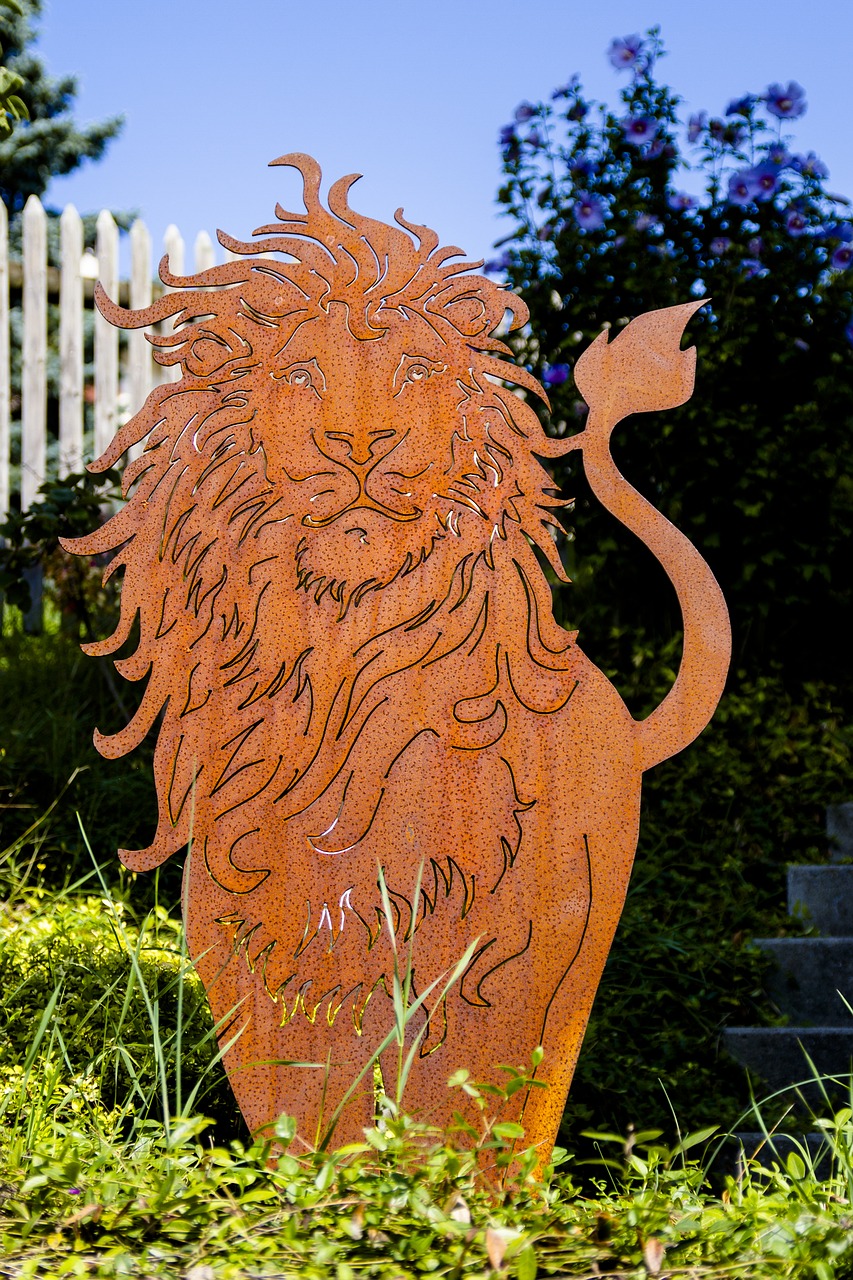 lion figure statue free photo