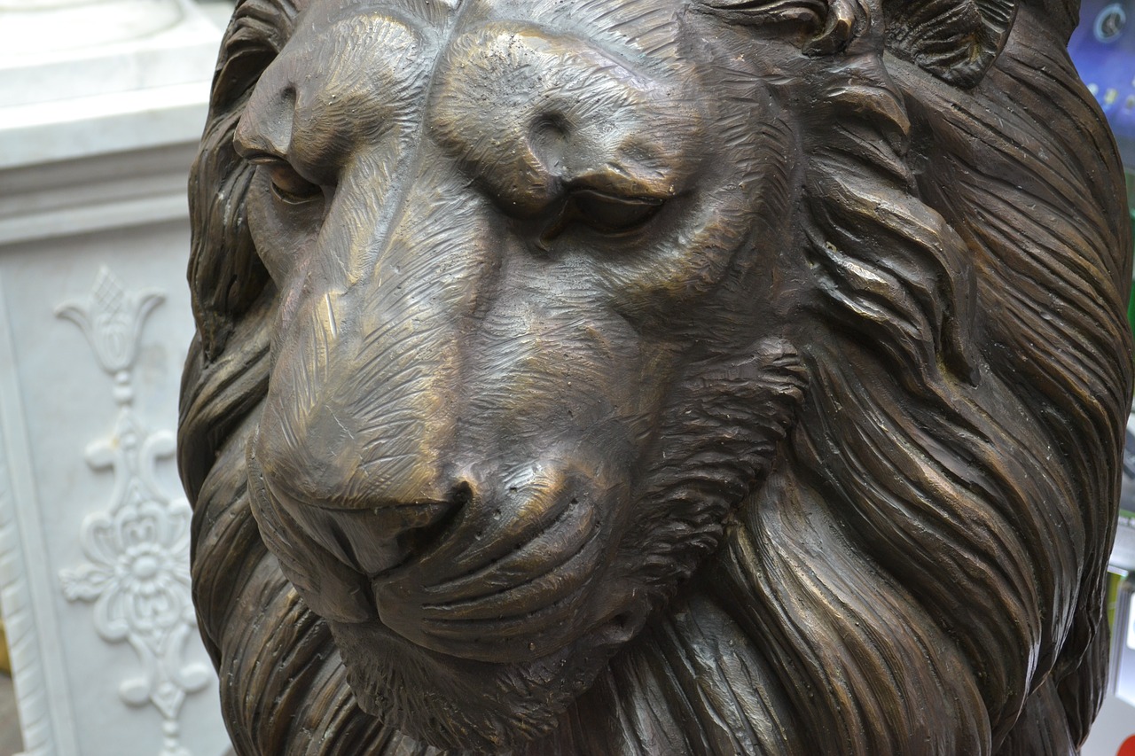 lion statue art free photo