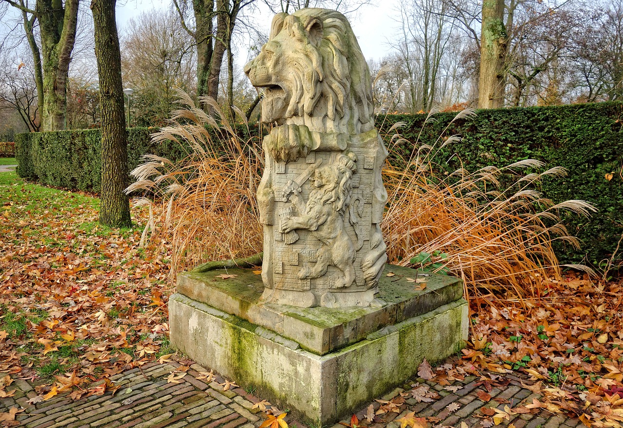 lion stone lion sculpture free photo