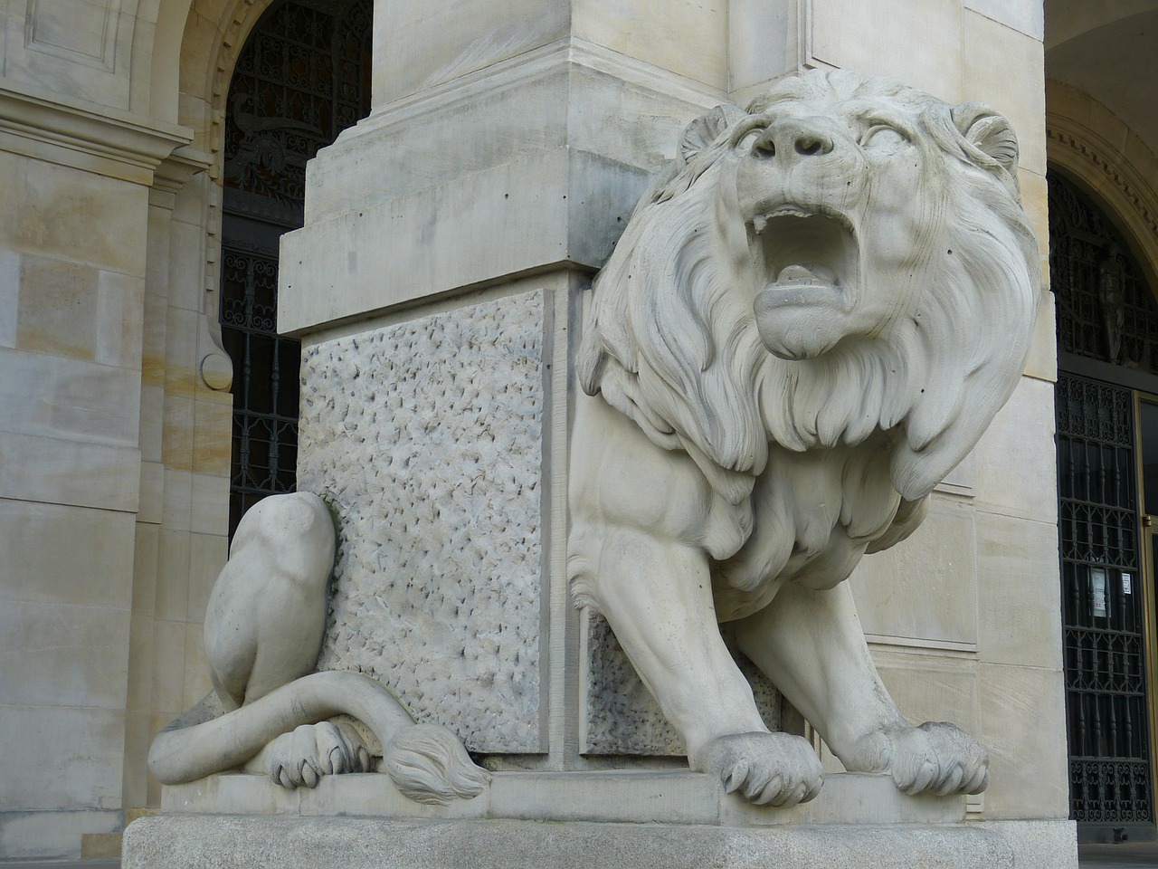 lion sculpture statue free photo