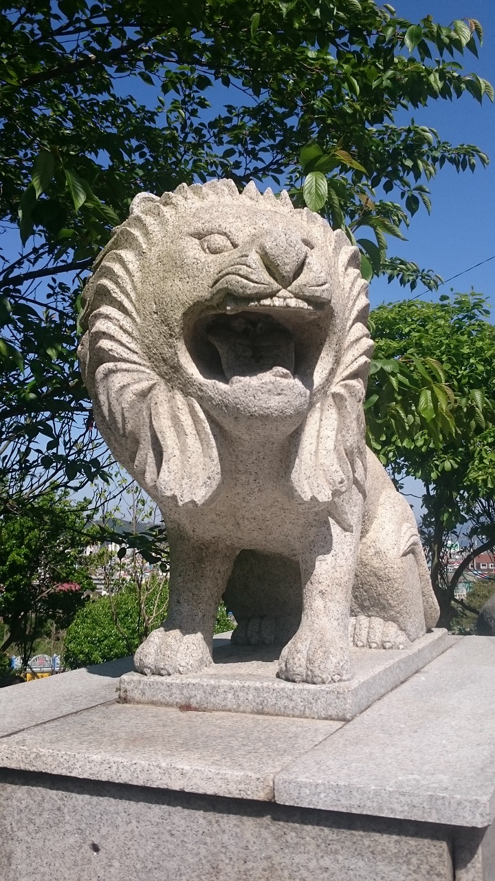 lion  statue  stone free photo