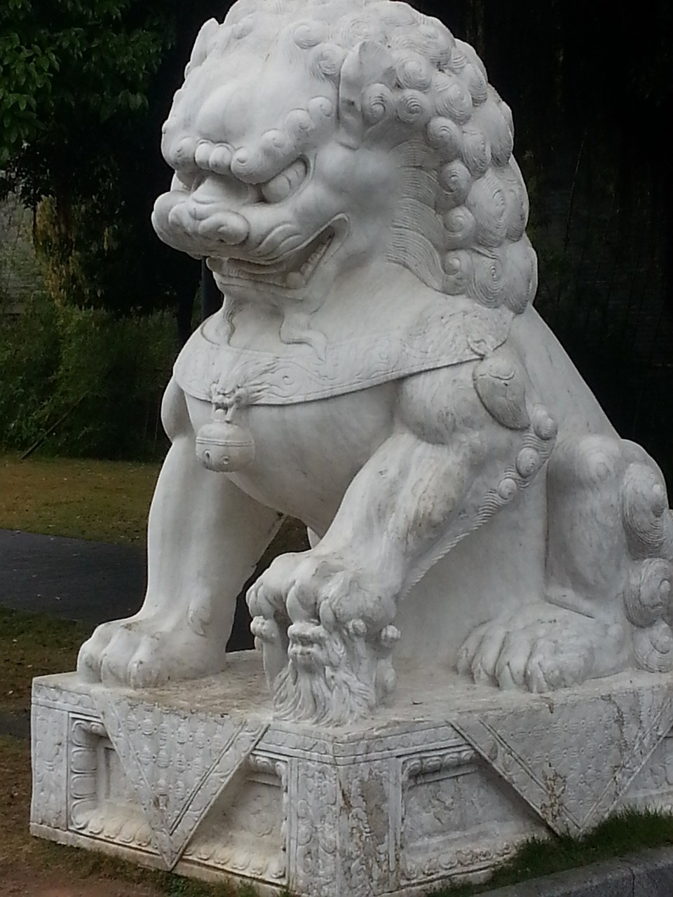 lion stone statue free photo