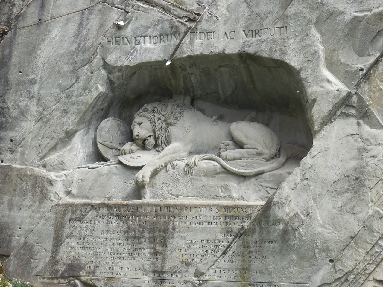 lion statue pierre free photo