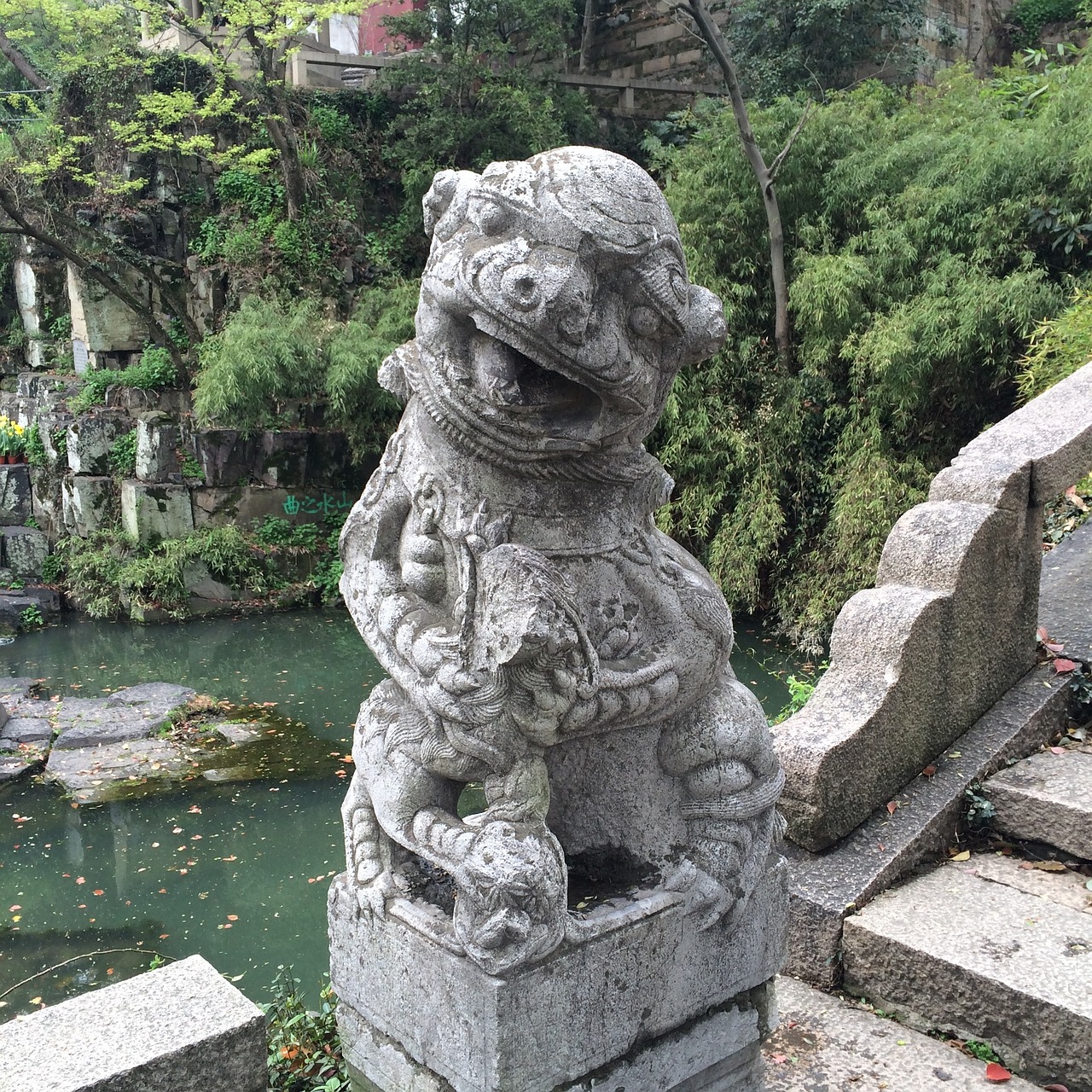 lion carving china free photo