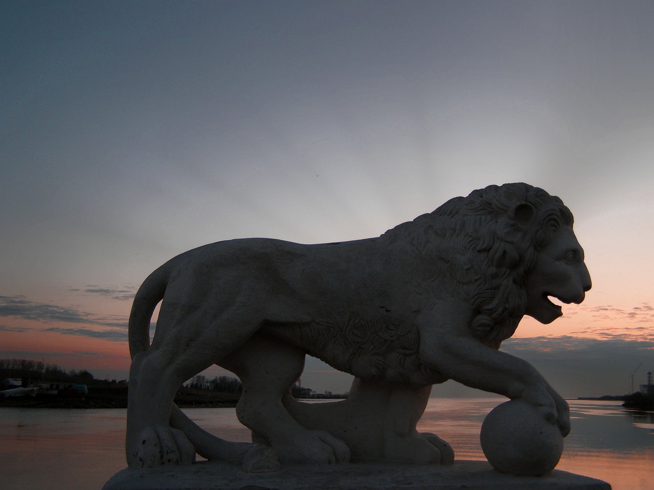 lion sculpture sunset free photo