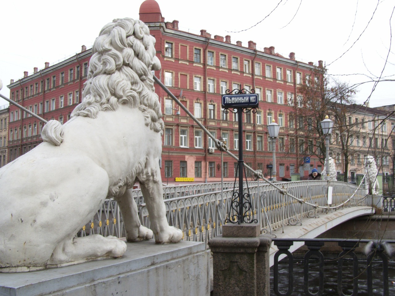 lion sculpture bridge free photo