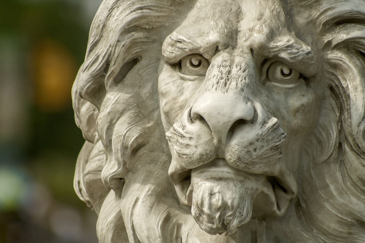 lion statue zoo free photo