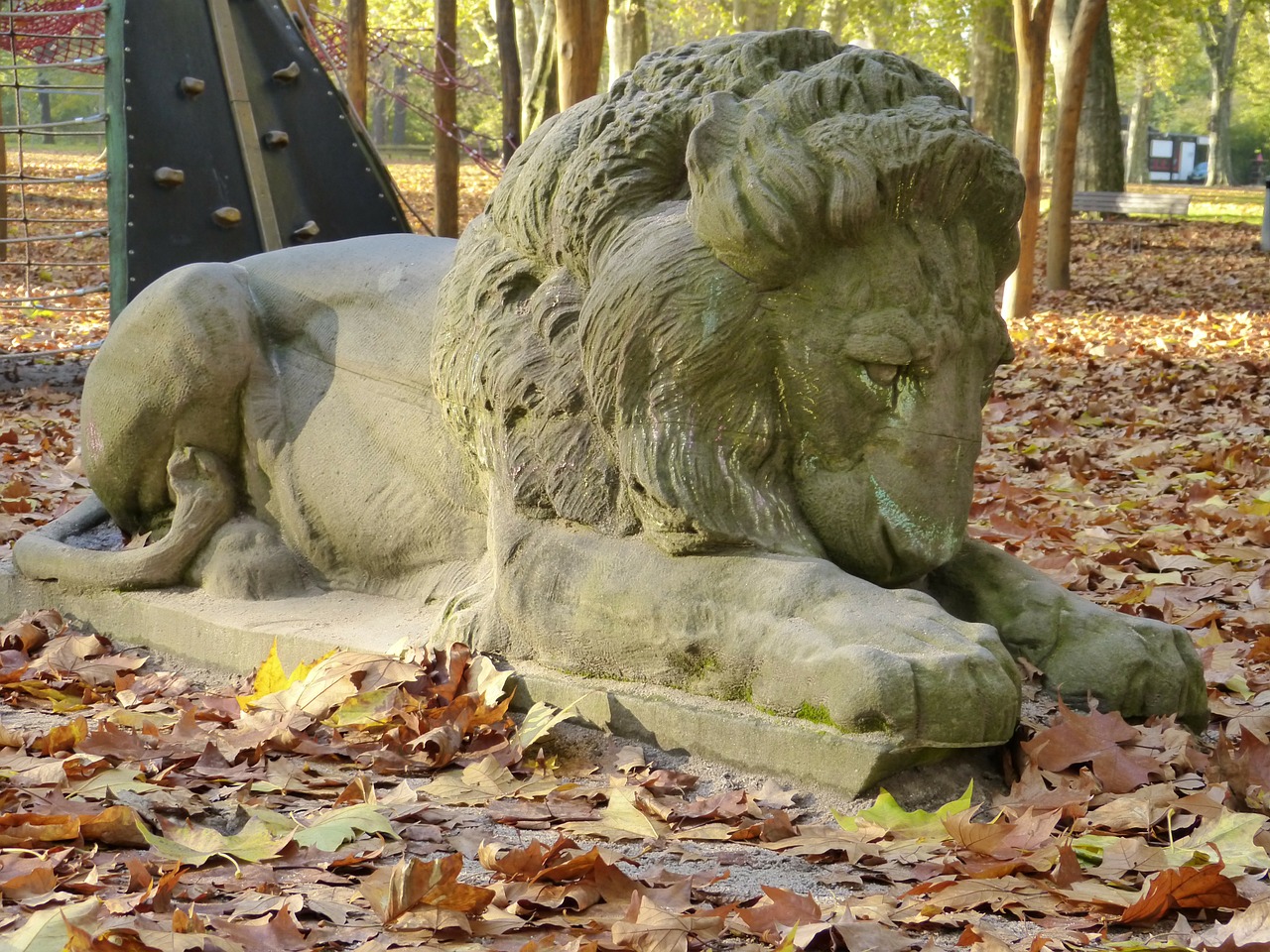 lion stone stone sculpture free photo