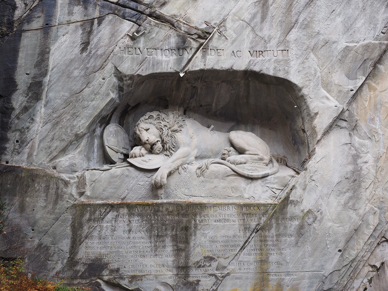 lion monument lion monument free photo