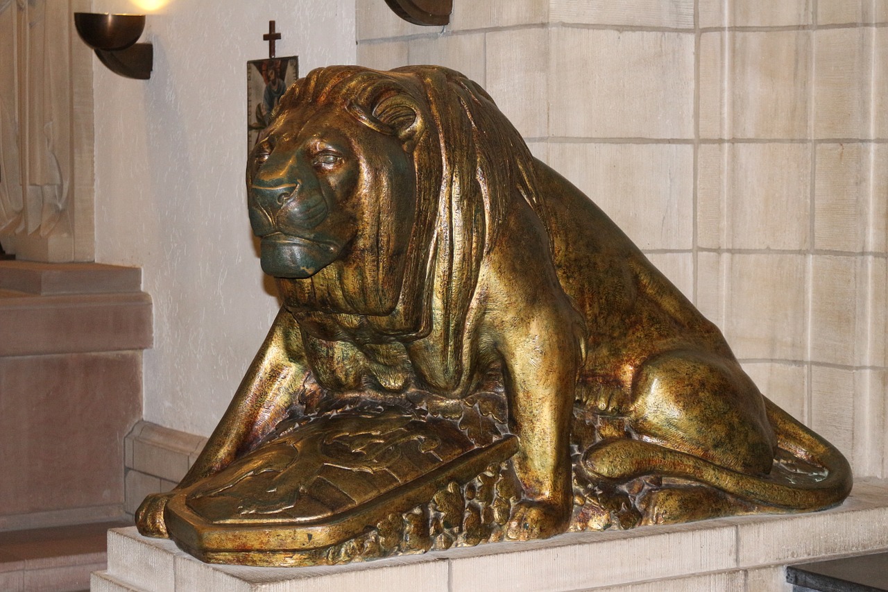 lion statue protector free photo