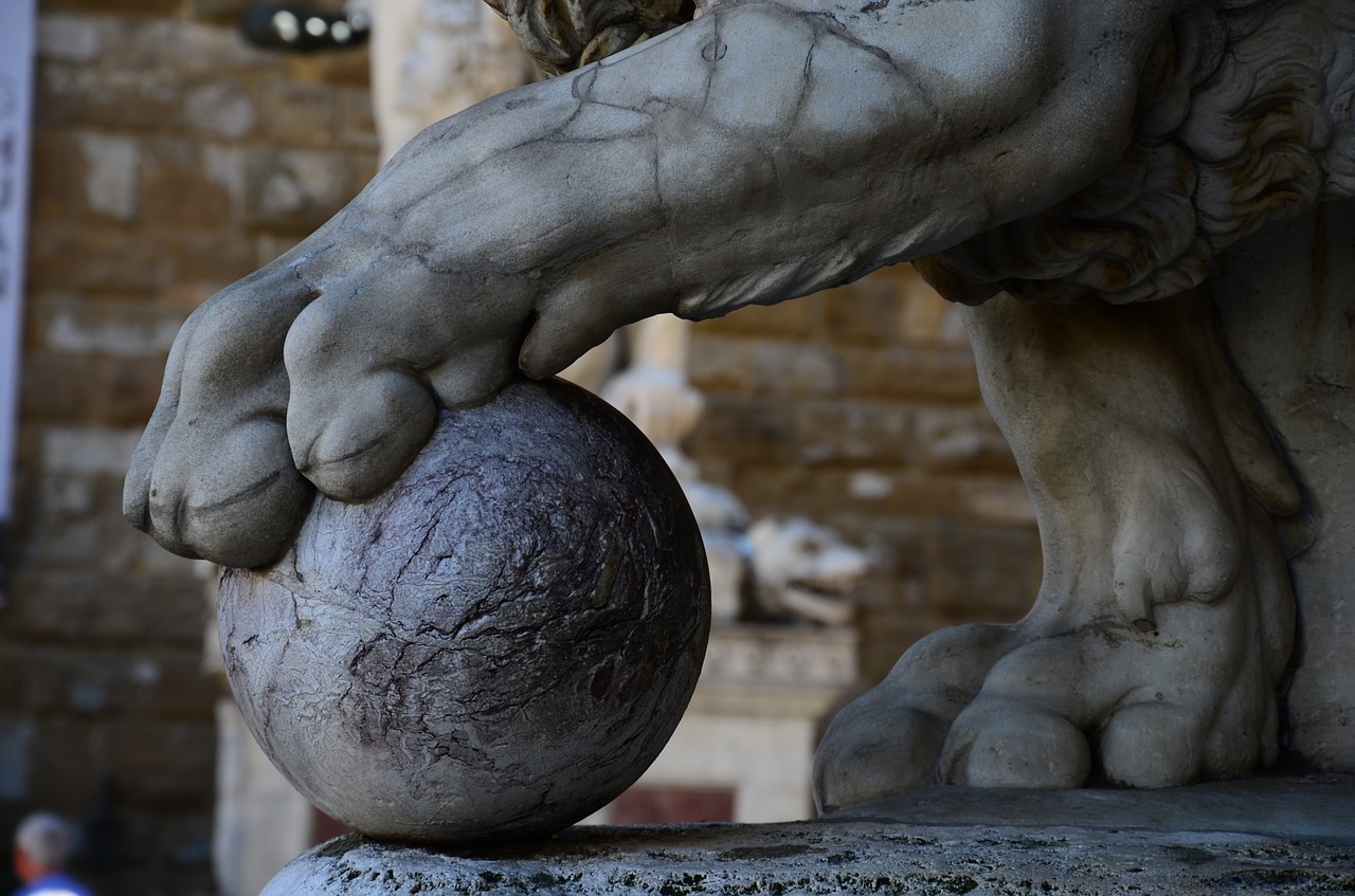 lion statue italy free photo