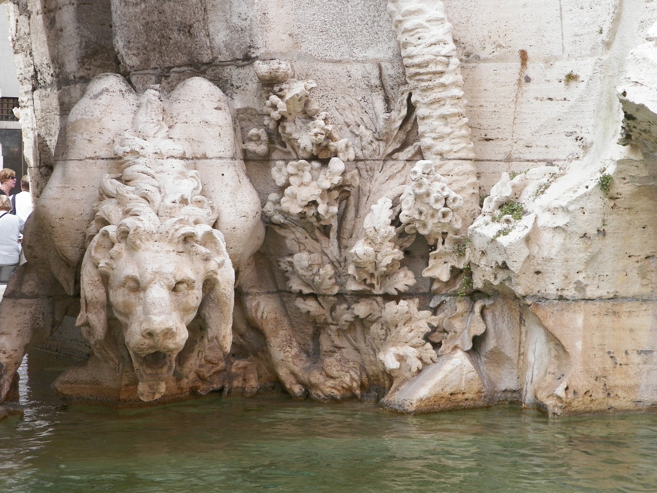 lion fountain rome free photo