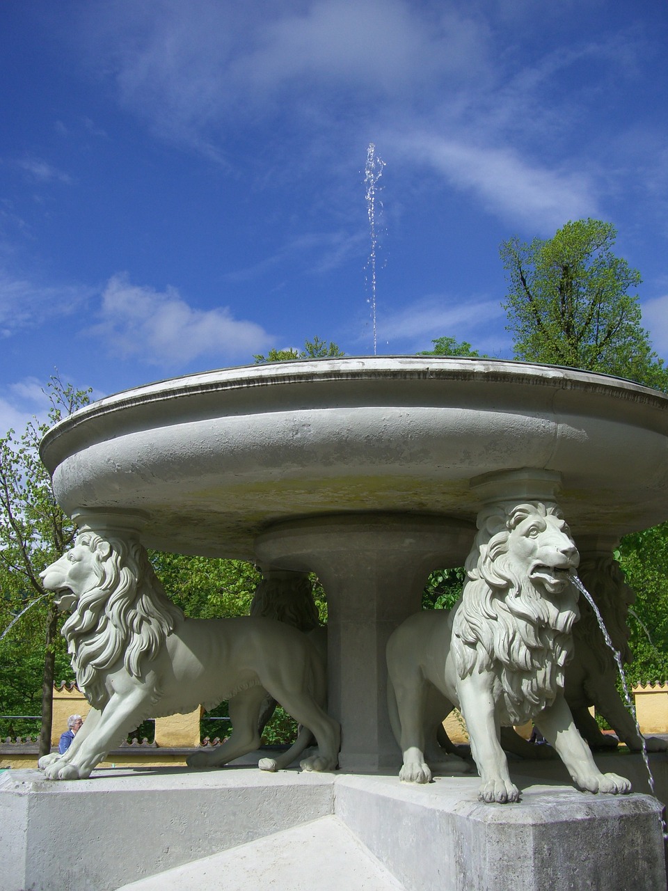 lion fountain fountain schlossgarten free photo