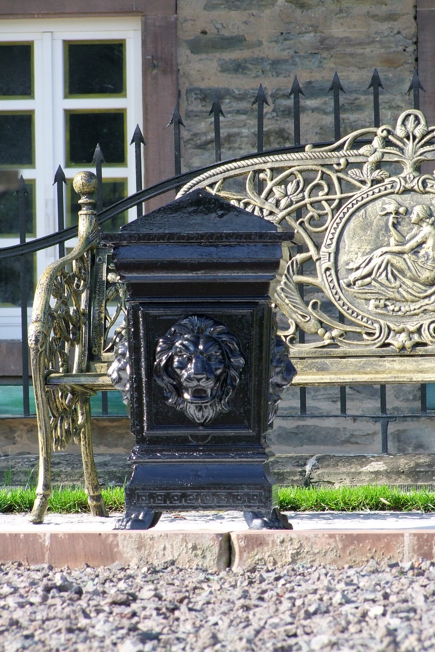 lion head metal container free photo