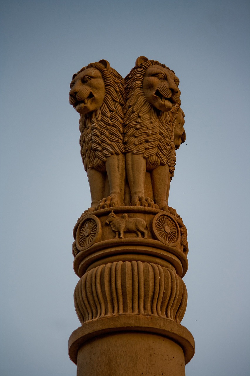 lions statue column free photo