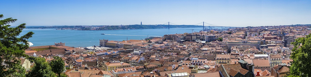 lisbon view castle of sao jorge free photo