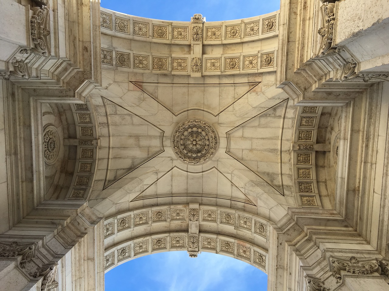 lisbon monument architecture free photo