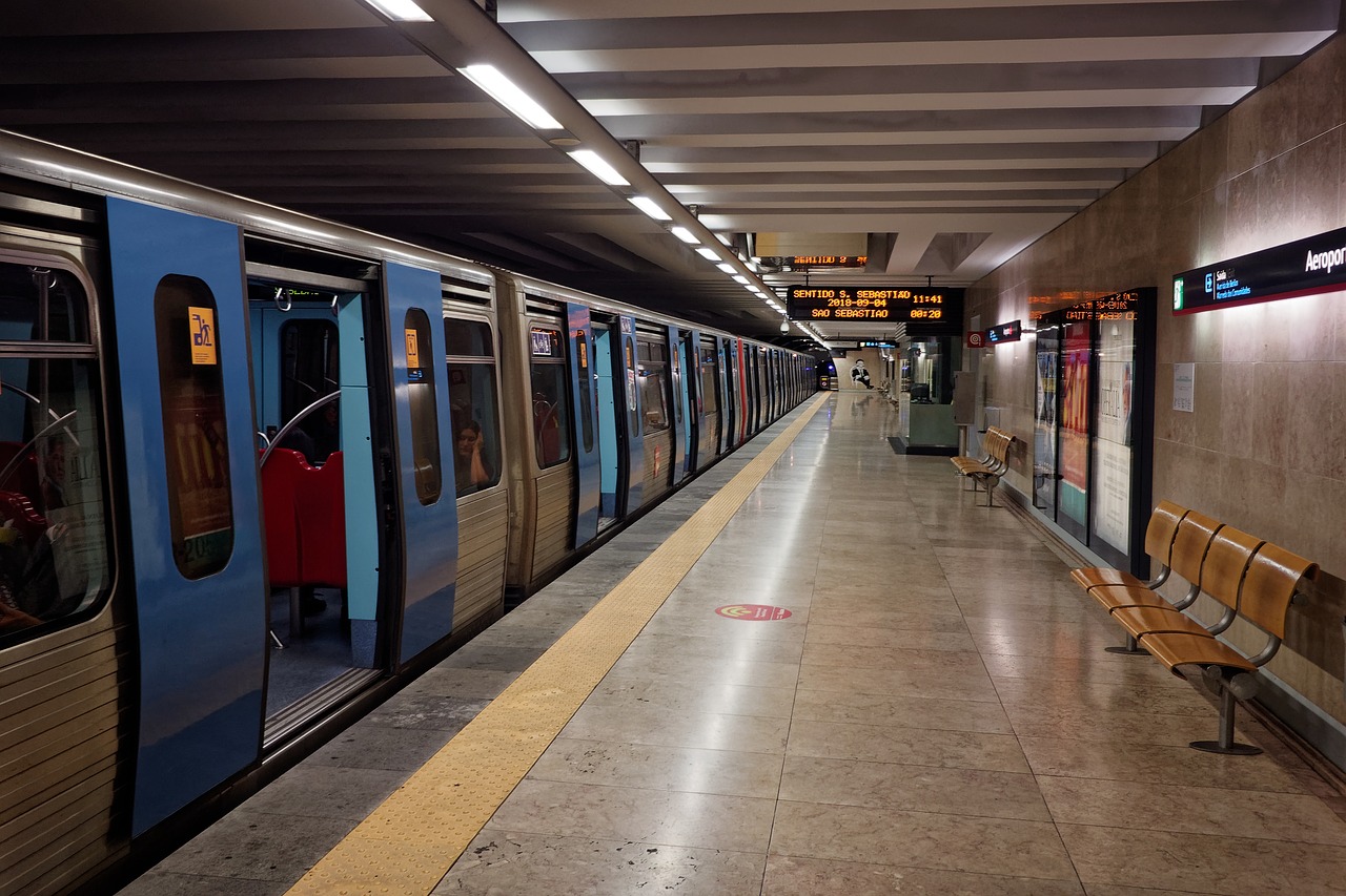 lisbon  portugal  metro free photo