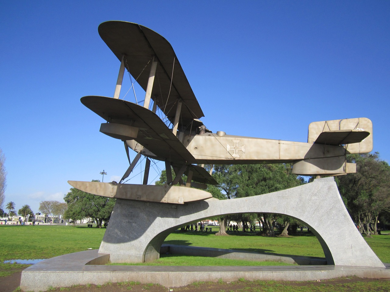 lisbon aircraft monument free photo