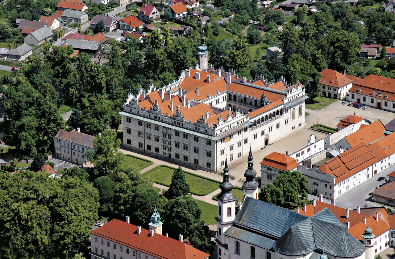 litomyšl chateau renaissance monument the splendor of gardens free photo