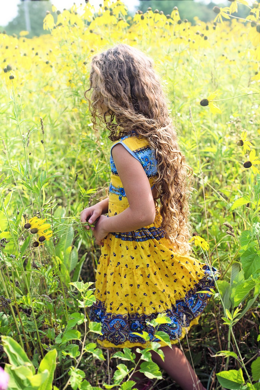 little  girl  flowers free photo