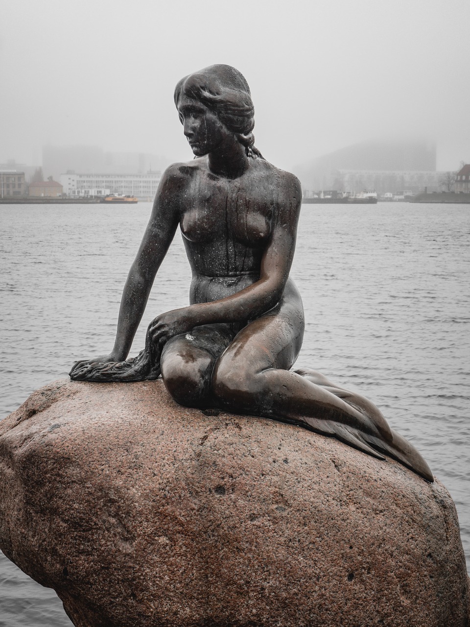 little mermaid statue  copenhagen  denmark free photo