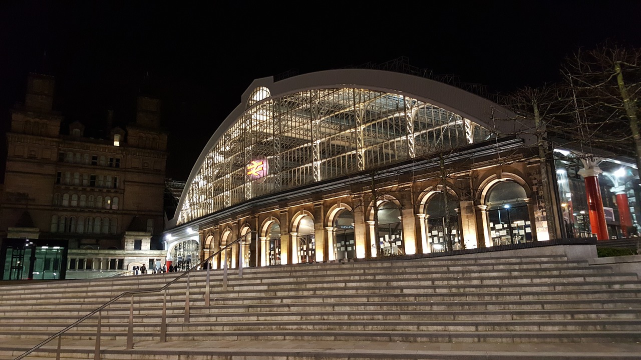 liverpool lime street train station free photo