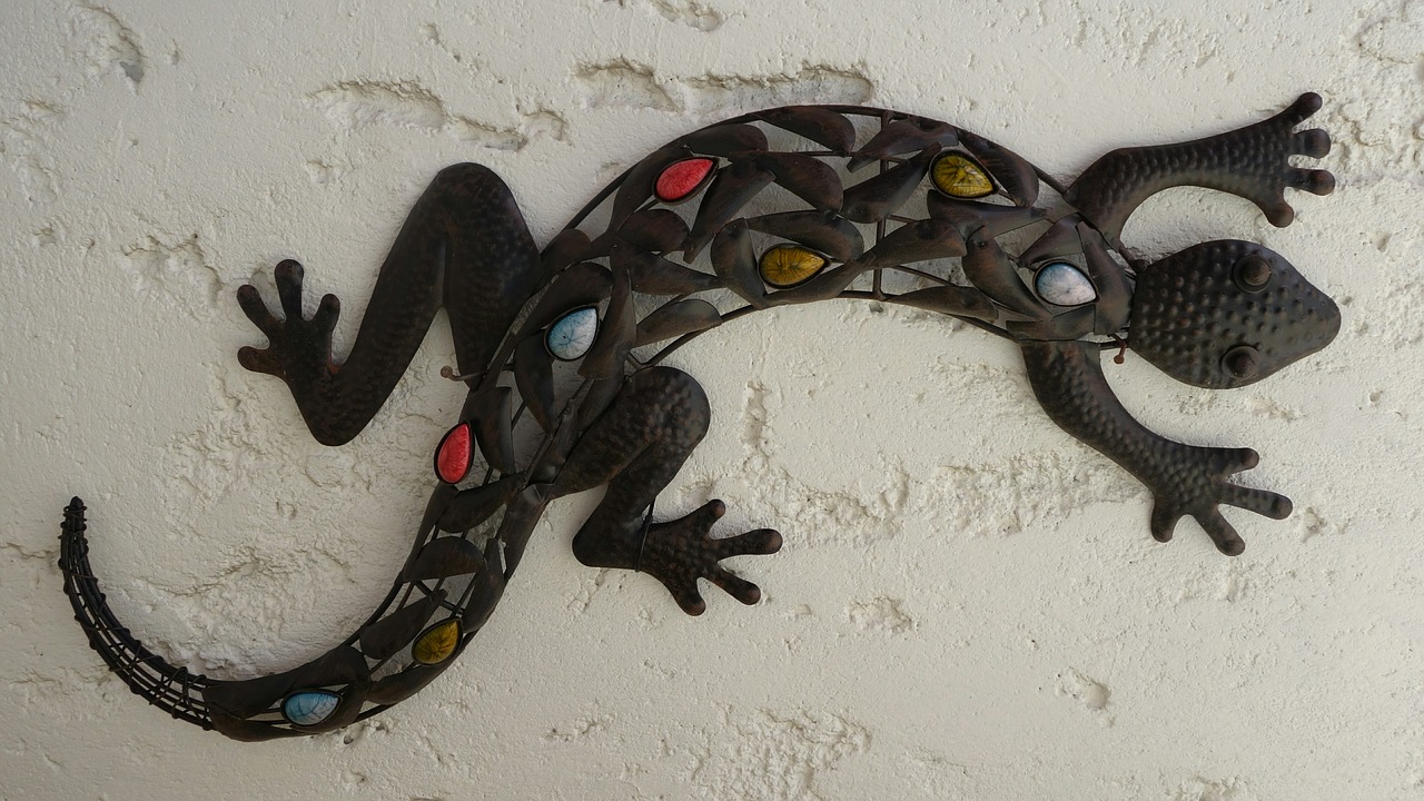 lizard metal sculpture free photo