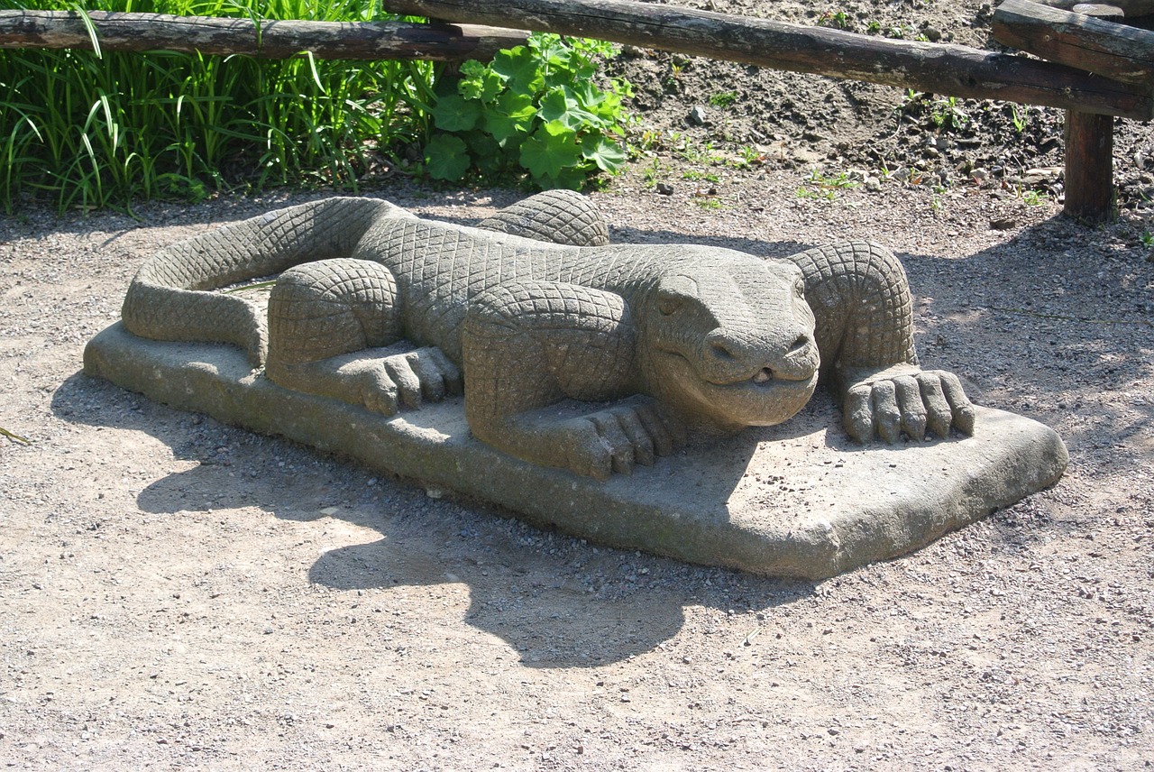 lizard sculpture statue free photo