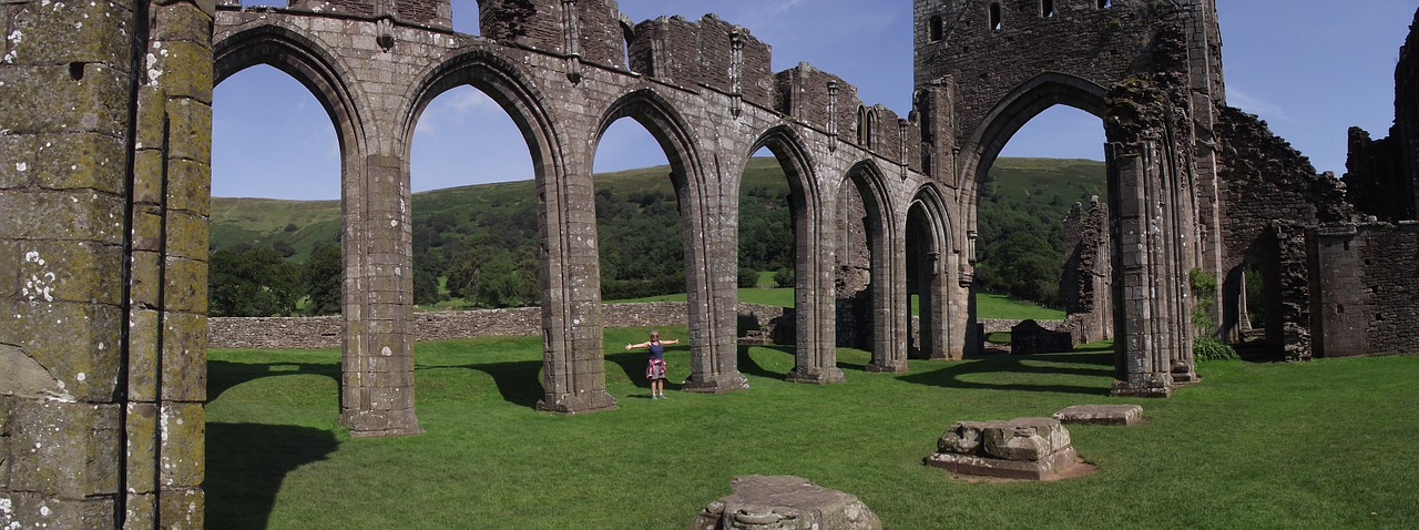 llanthony priory golden valley black mountains free photo