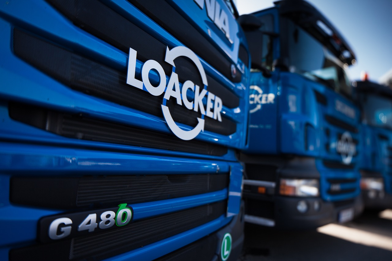 truck loacker blue free photo