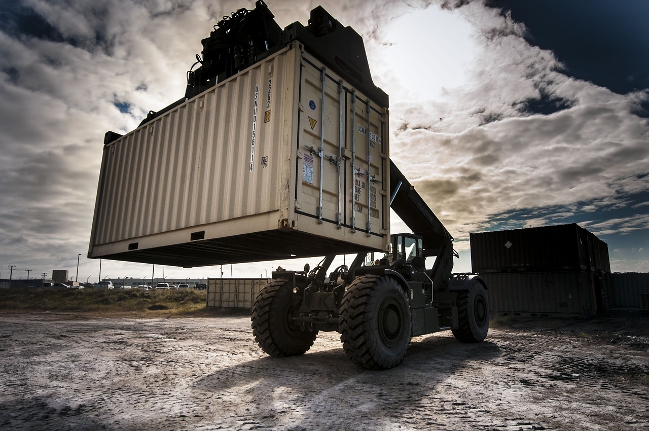 loading cargo container free photo
