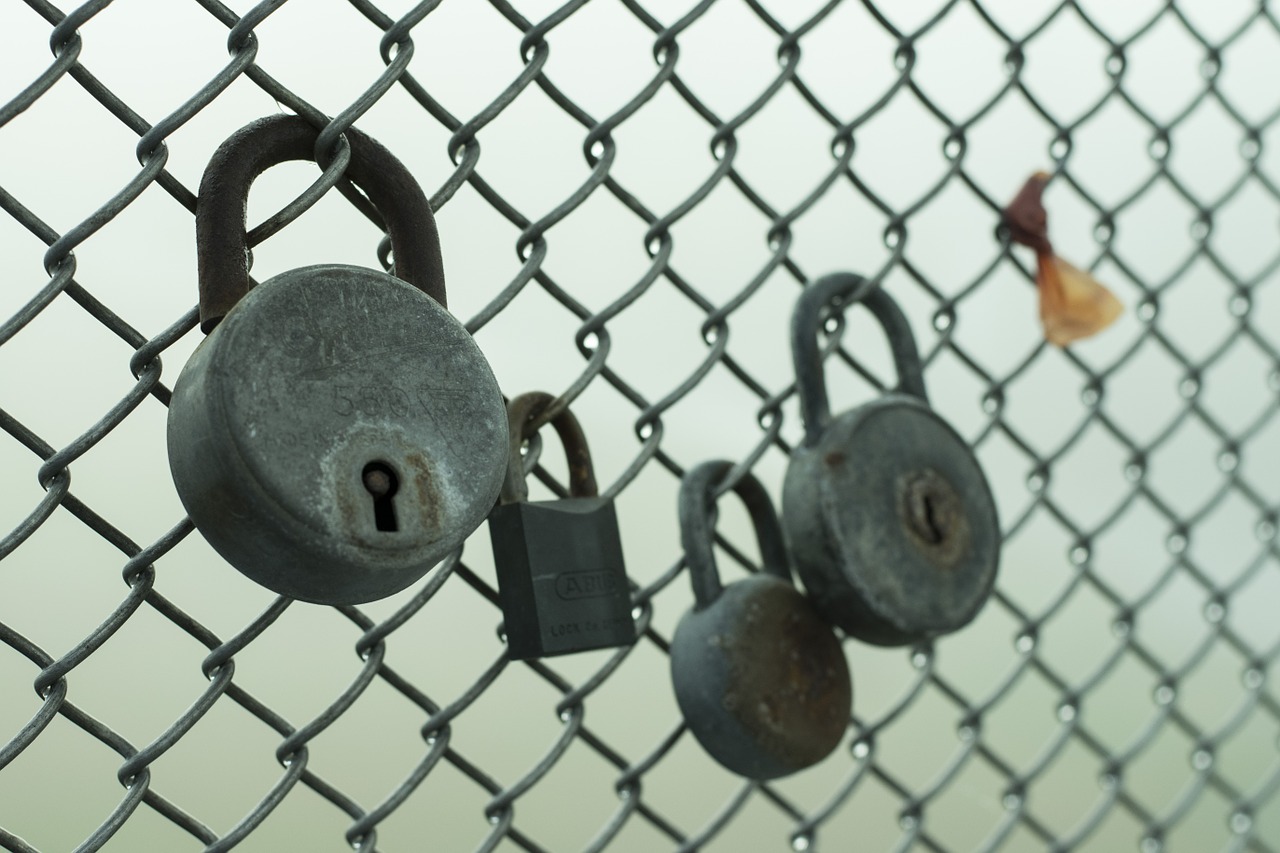 lock fence four free photo