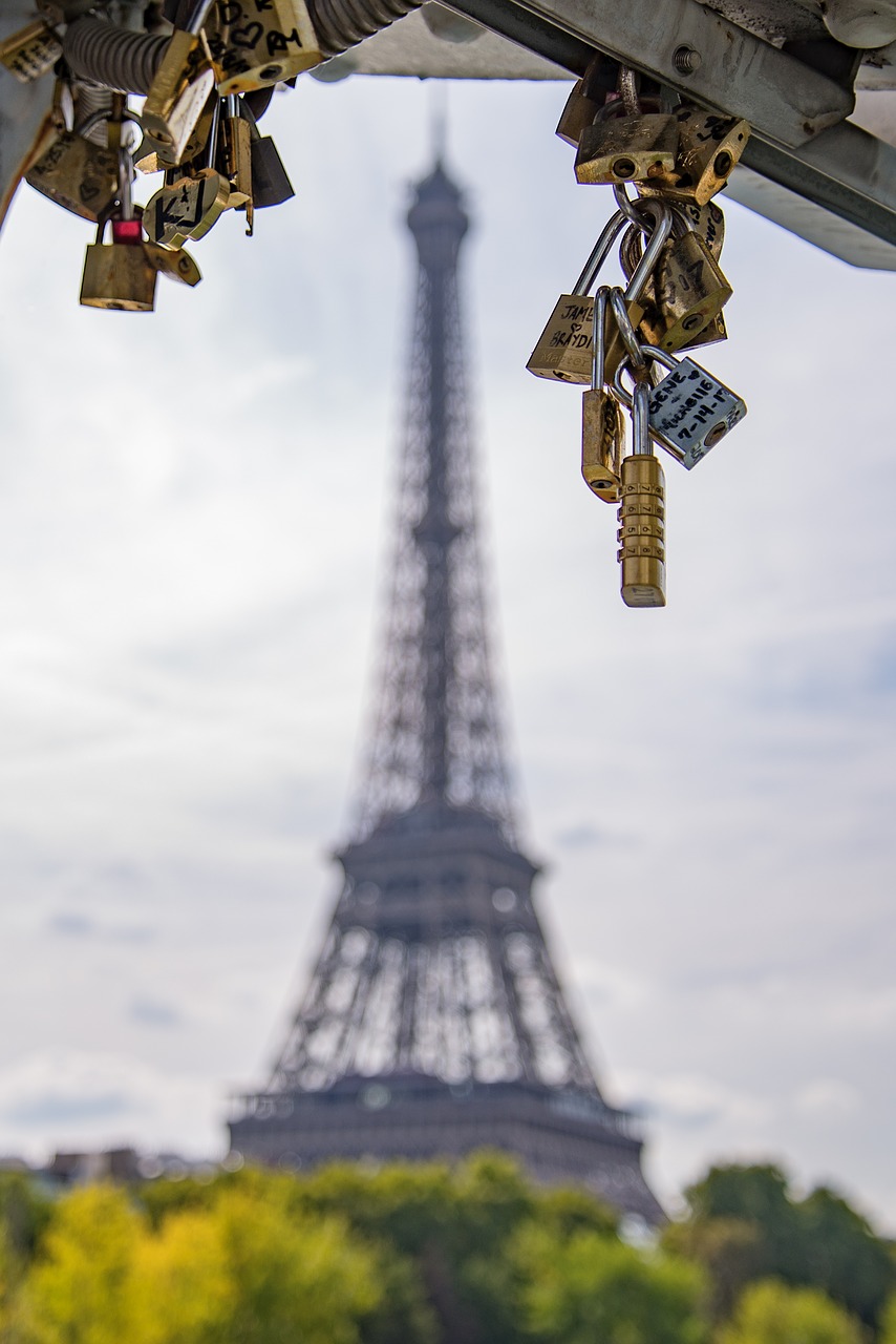 lock paris eiffel free photo