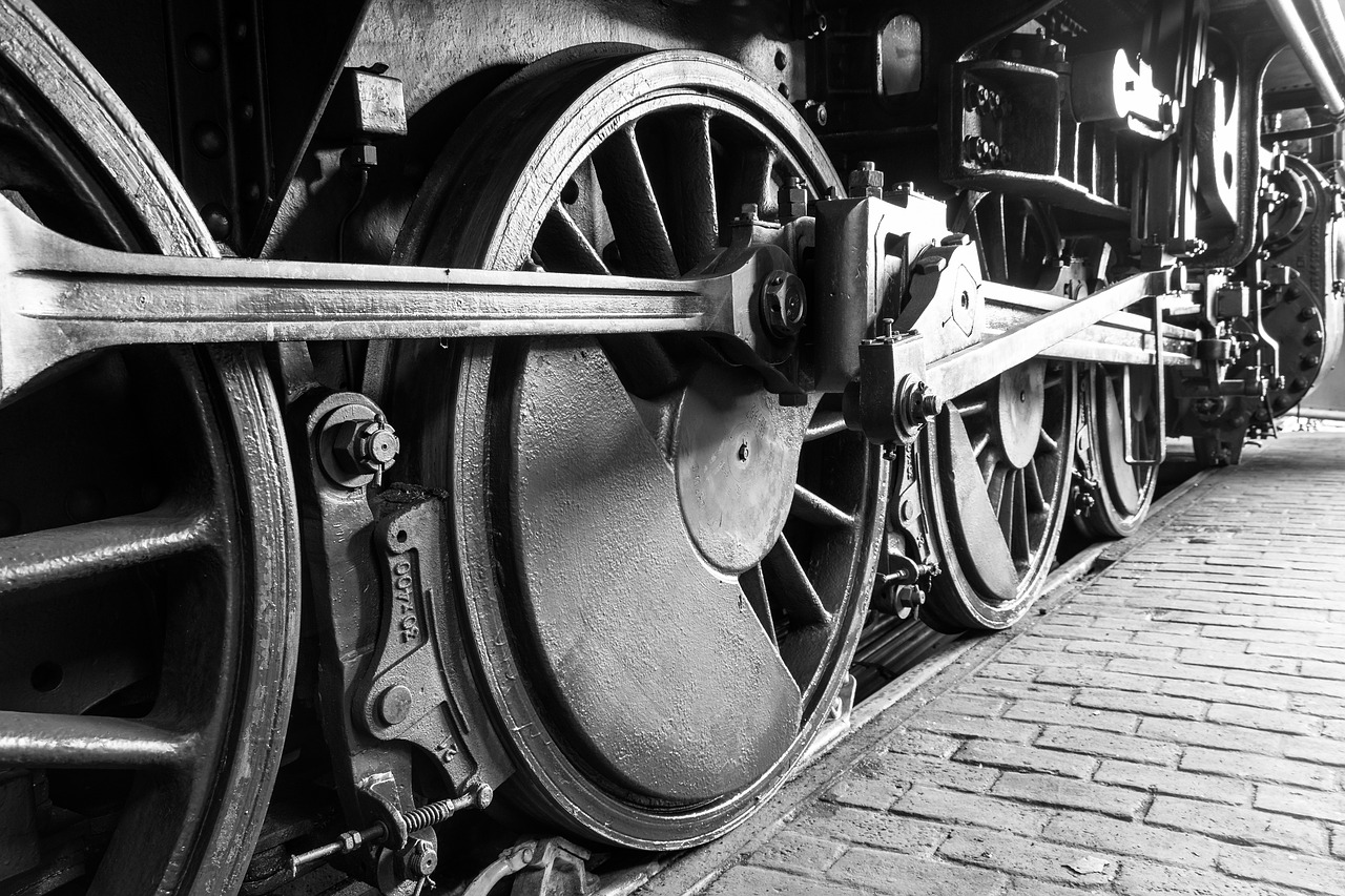 lock railway wheel free photo