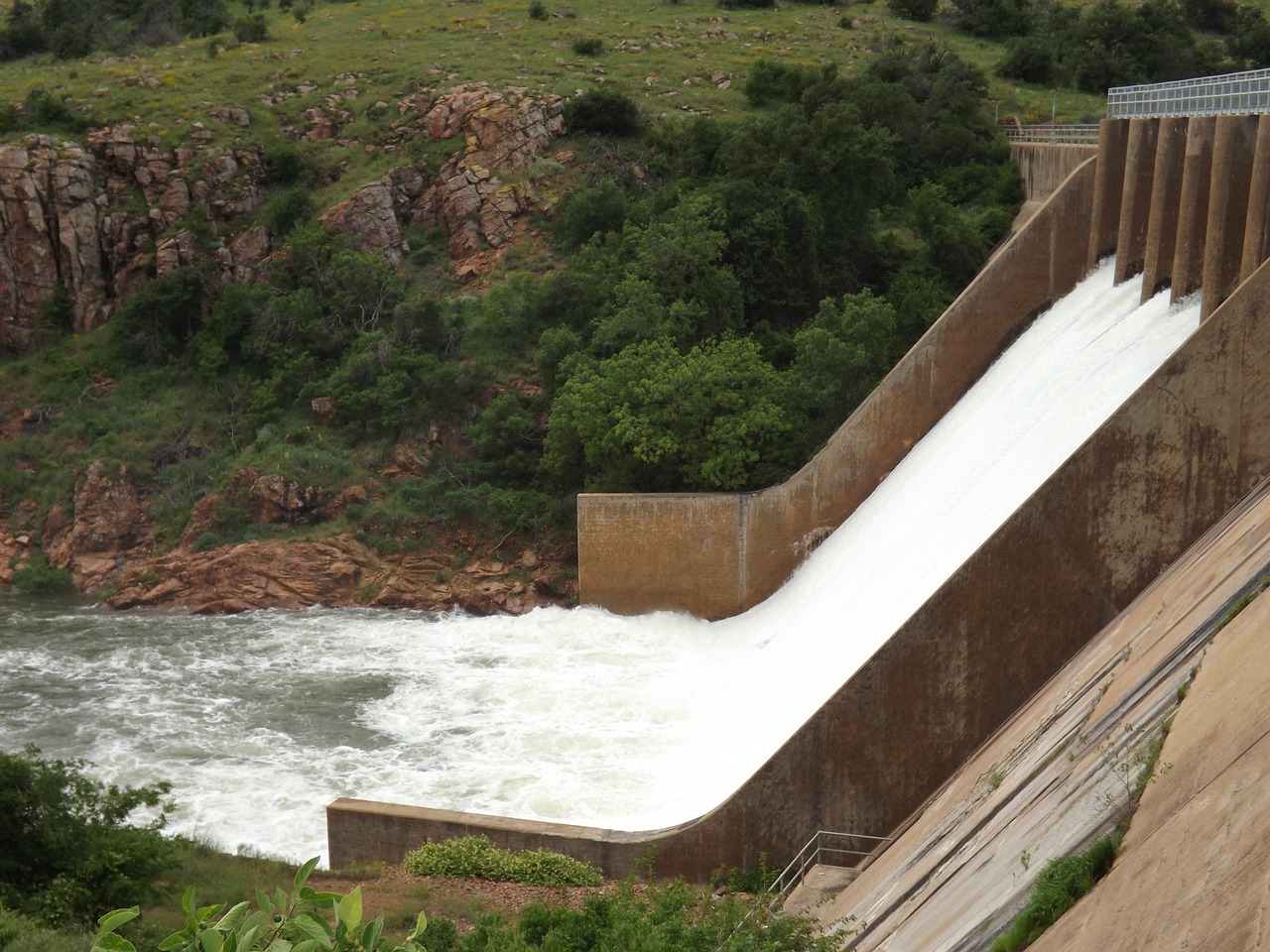 locks waterfalls dam free photo