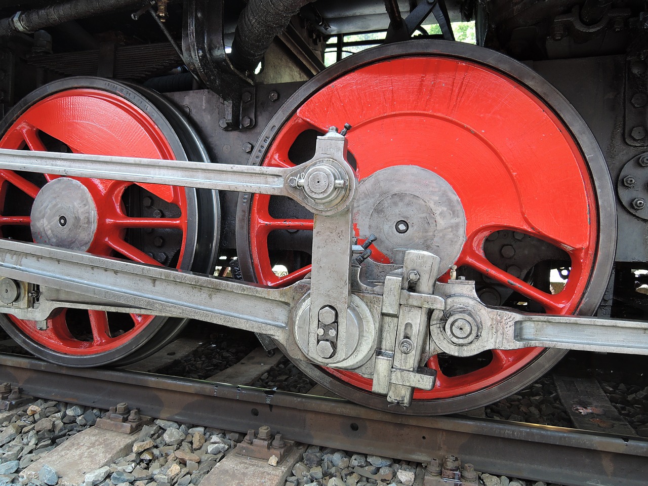 locomotive train wheels free photo