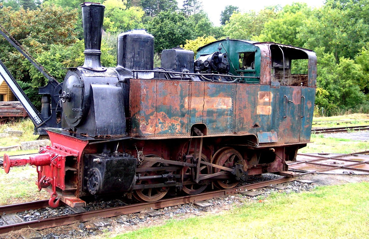 locomotive old rust free photo