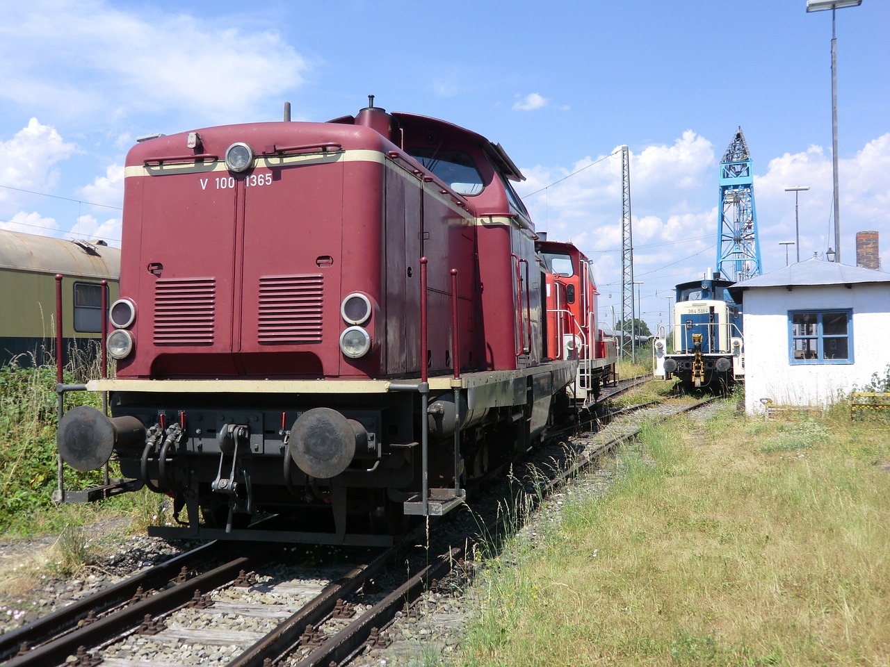 locomotive diesel locomotive v 100 free photo