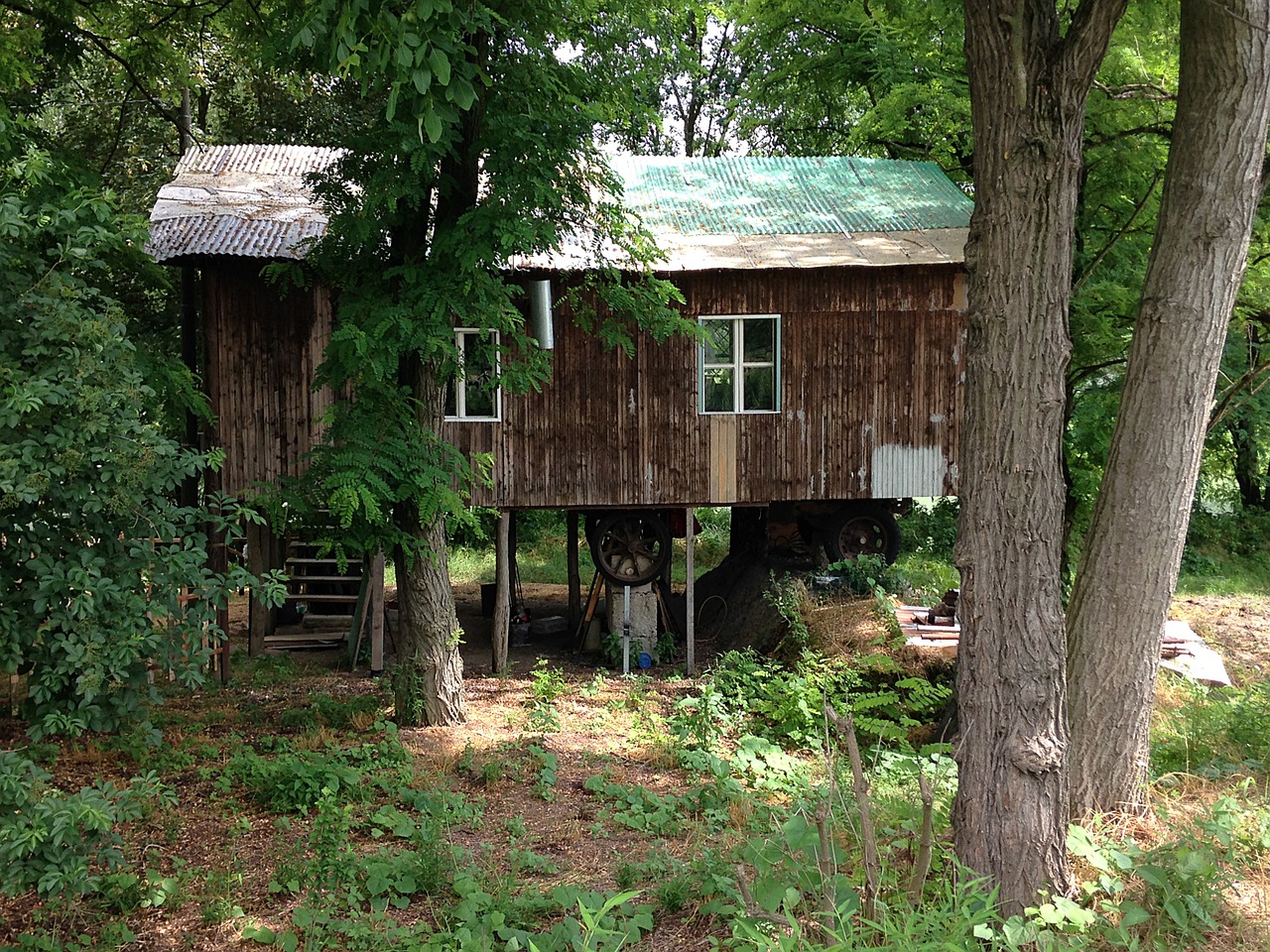 log cabin wheels po river free photo