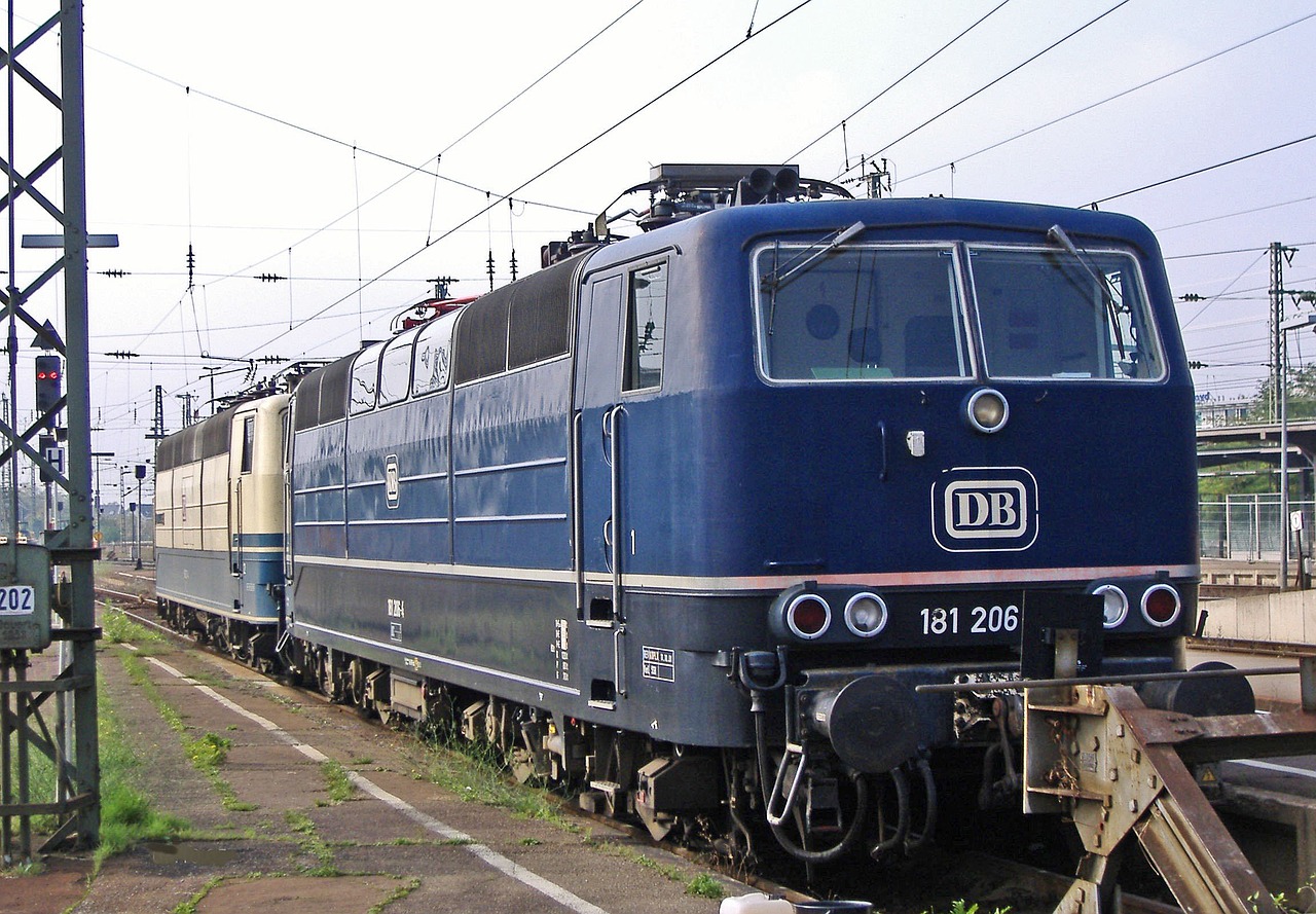 lokraritäten two-system locomotive karlsruhe hbf free photo