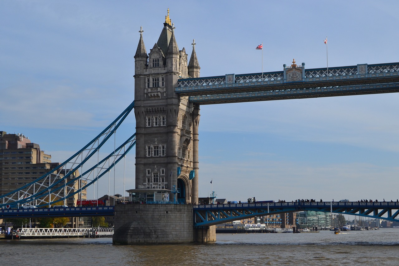 london bridge blue free photo