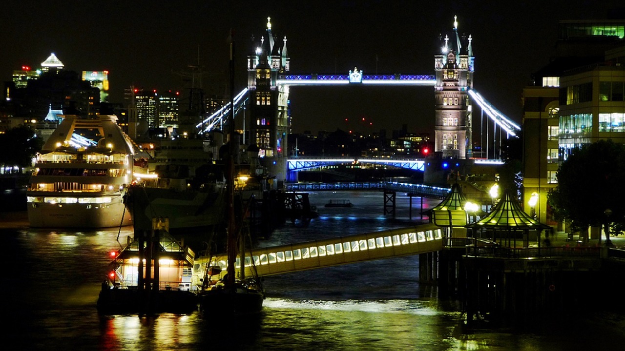 london night tower bridge free photo