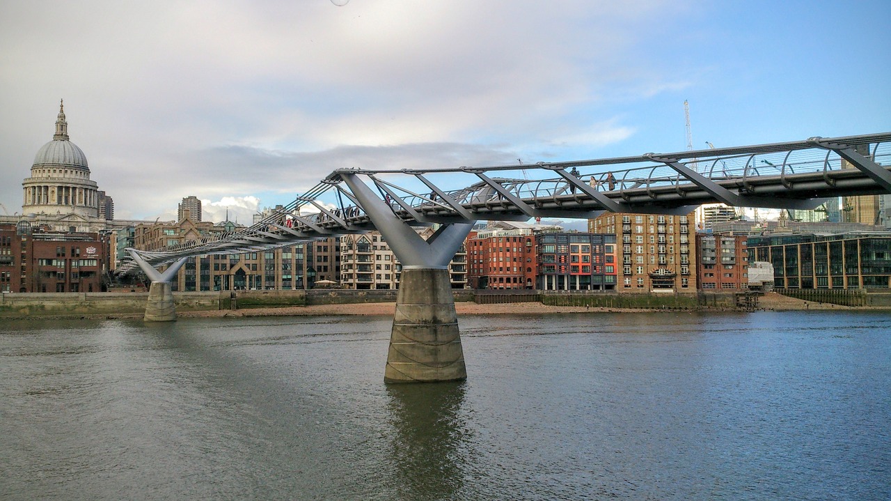 london millennium bridge st paul free photo