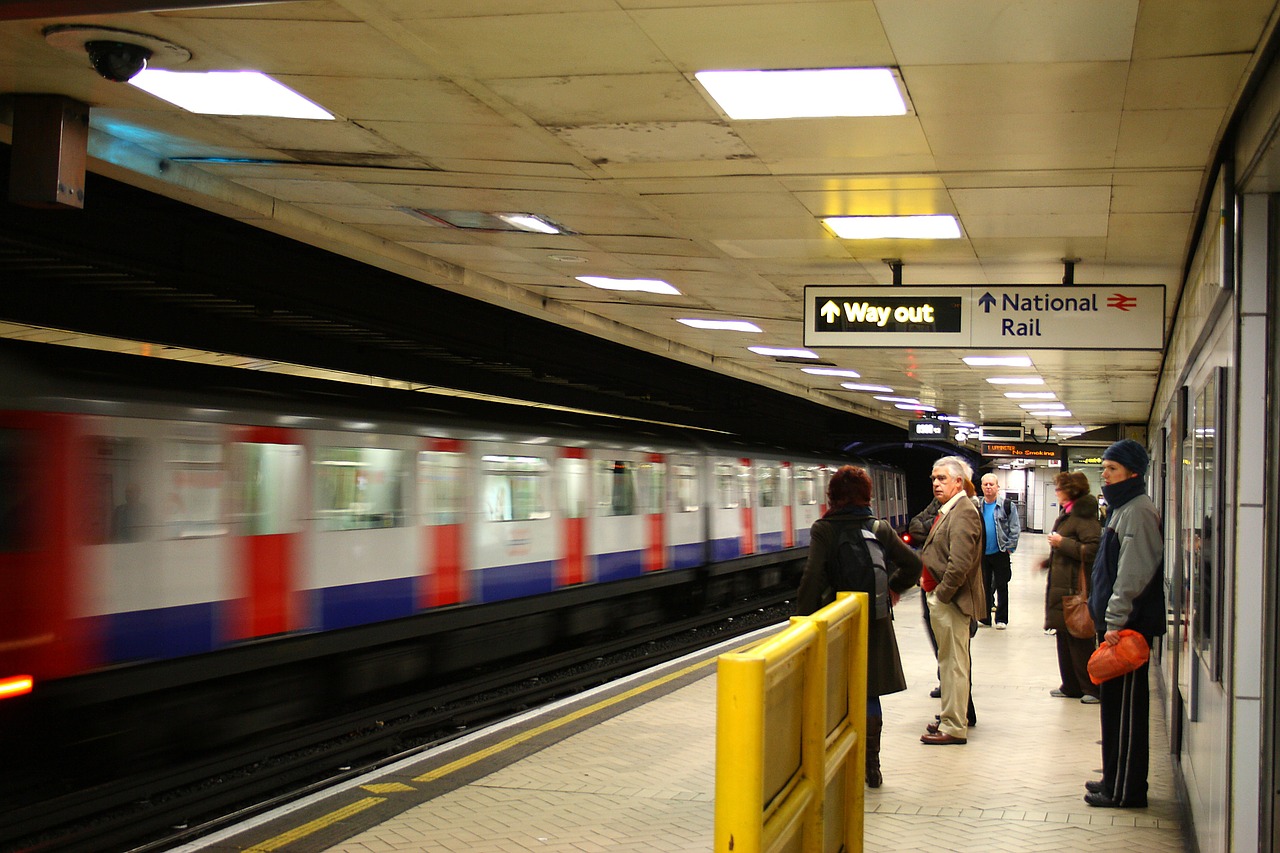 london metro london underground free photo