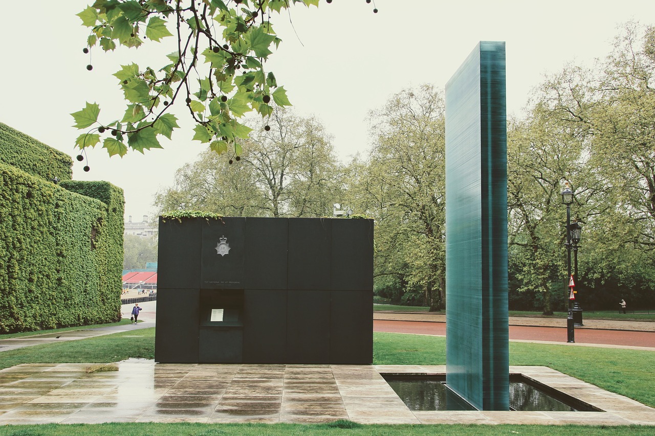 london memorial in commemoration free photo