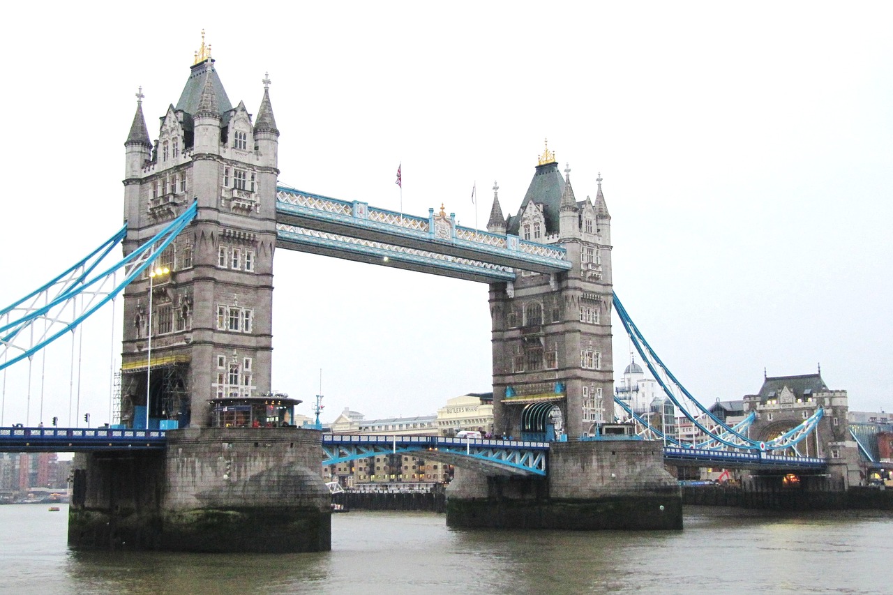 london bridge architecture free photo