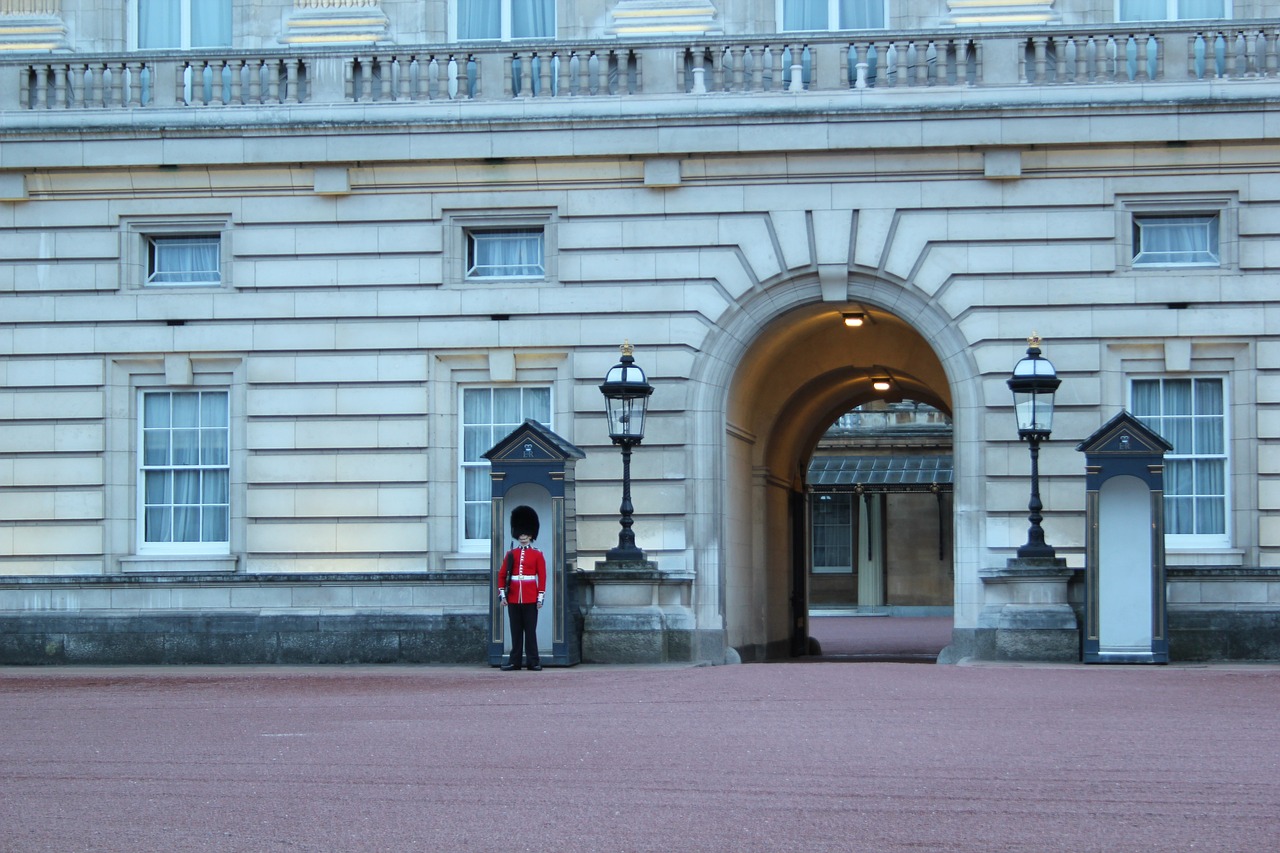 london buckingham palace guard free photo